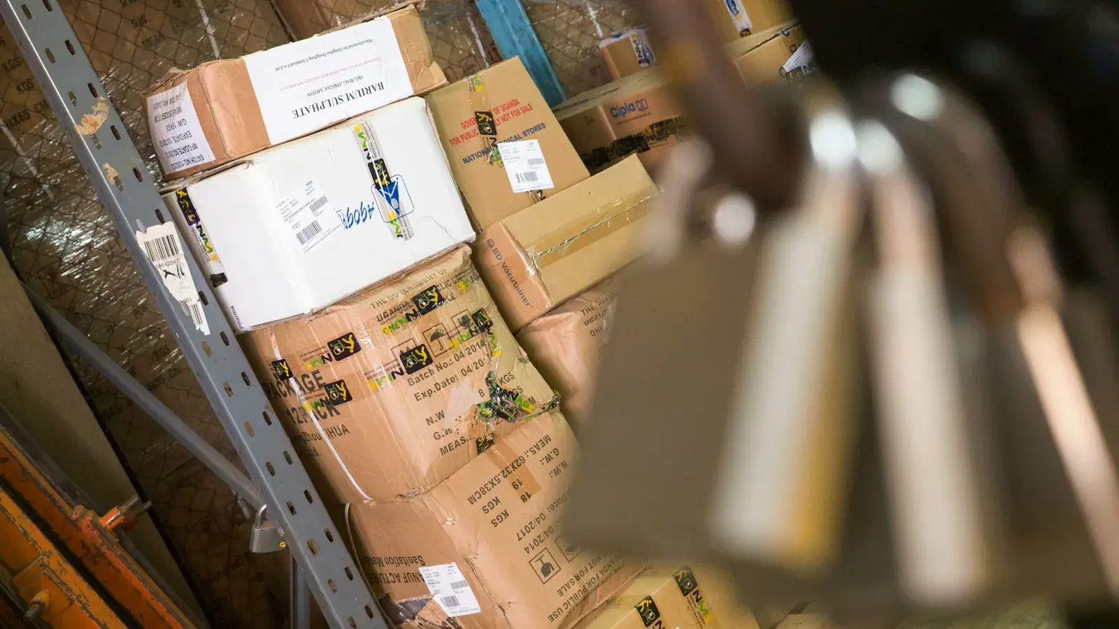 Personal parcels and household boxes prepared for international cargo